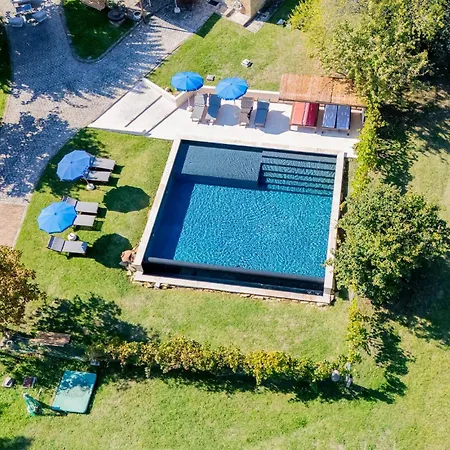 Stunning In With Outdoor Swimming Pool Vakantiehuis *